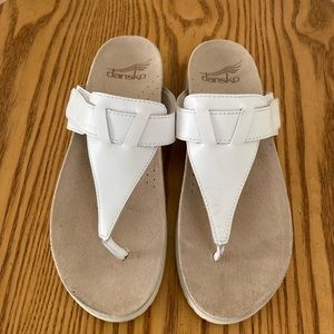 NWOT Dansko Cece White Leather Thong Sandals sz 9.5